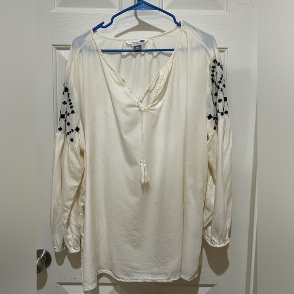 Old Navy Tops - Old Navy Ivory Tunic Shirt BLUE EMBROIDERED SLEEVE ACCENT XXL.